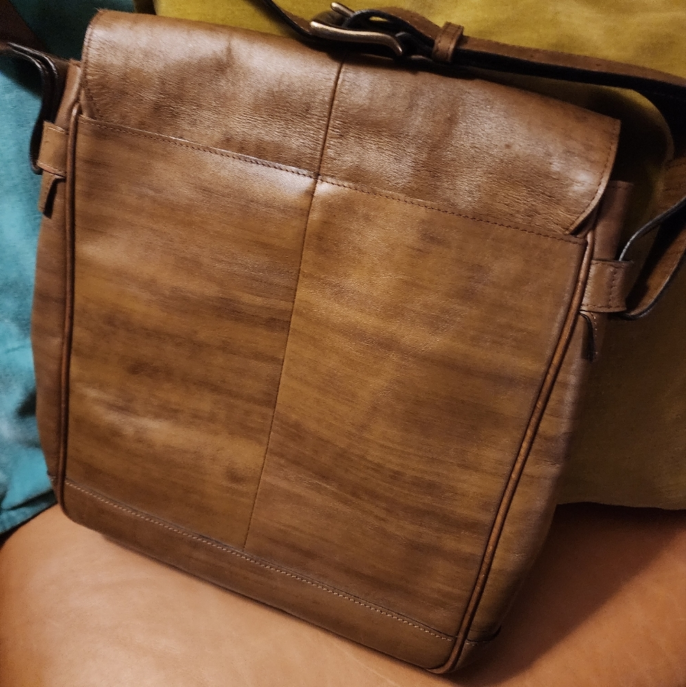 Wilson Leather Vintage Leather Messenger Bag